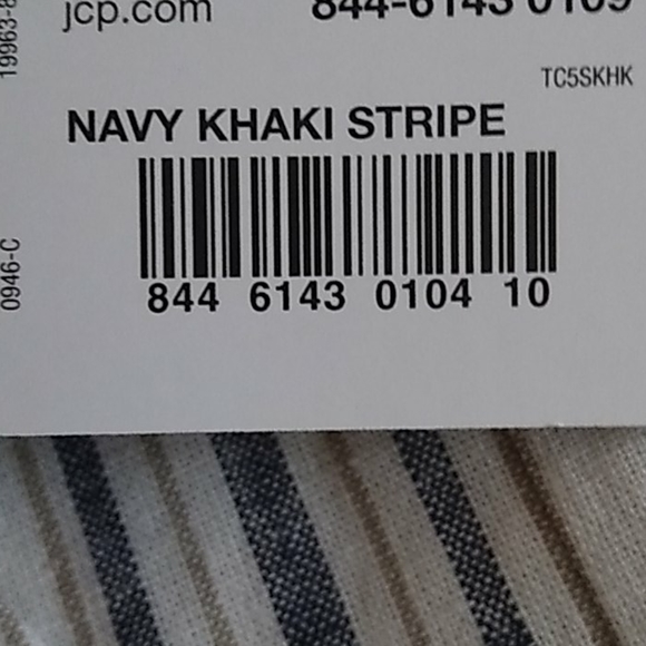 Shorts - Picture 2 of 3